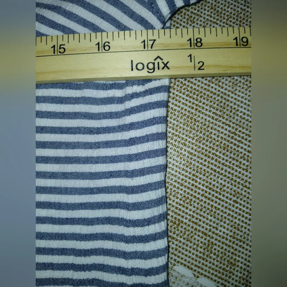 Michael Kors Blue Striped V-neck  Top Womens Size Large Nautical Coastal Grandma - Picture 8 of 9